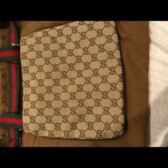 ❌SOLD❌ ❤️Beautiful Gucci Shoulder Bag❤️ - Picture 2 of 7